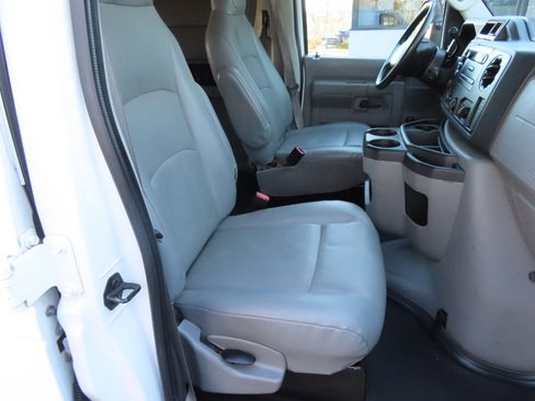 Used 2013 Ford E-250 and Econoline 250 image 16
