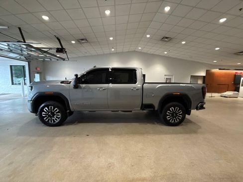 Used 2024 GMC Sierra 3500 AT4 w/ Technology Package AWD/4WD image 4