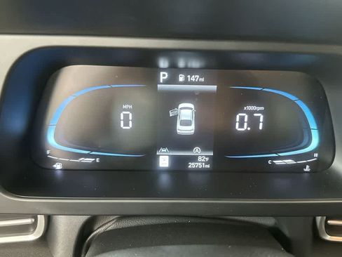 Used 2025 Hyundai Elantra SE FWD image 16