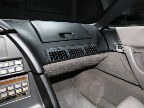 Used 1990 Chevrolet Corvette ZR-1 RWD image 50