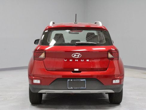 Certified 2025 Hyundai Venue Limited FWD image 11