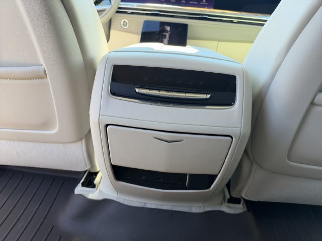 Used 2025 Cadillac Escalade Sport Platinum AWD/4WD image 13