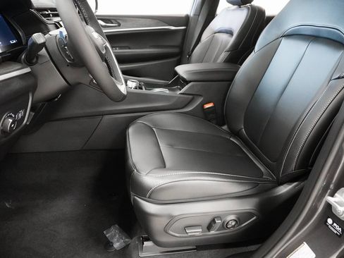 New 2025 Jeep Grand Cherokee L Limited image 13