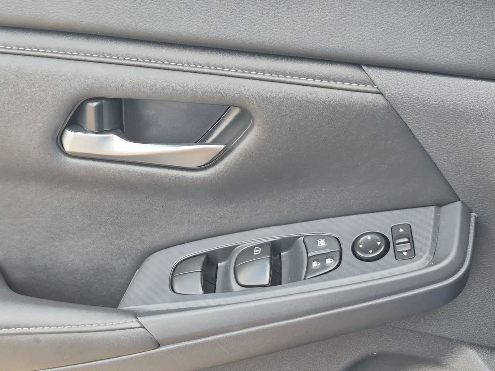 Used 2025 Nissan Sentra SV FWD image 22