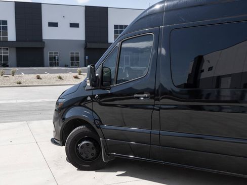 Used 2019 Mercedes-Benz Sprinter 3500 image 18