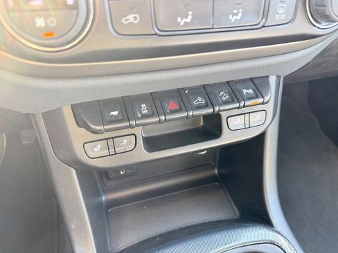 Used 2022 Chevrolet Colorado Z71 AWD/4WD image 15