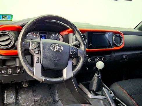 Used 2016 Toyota Tacoma TRD Sport w/ Towing Package AWD/4WD image 12