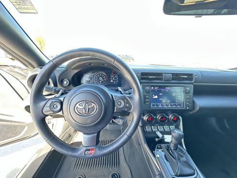 Used 2022 Toyota GR86 Premium w/ ALL Weather Mat Package (TMS) RWD image 11