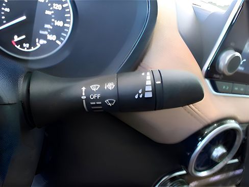 Used 2025 Nissan Sentra SV w/ SV Premium Package image 19