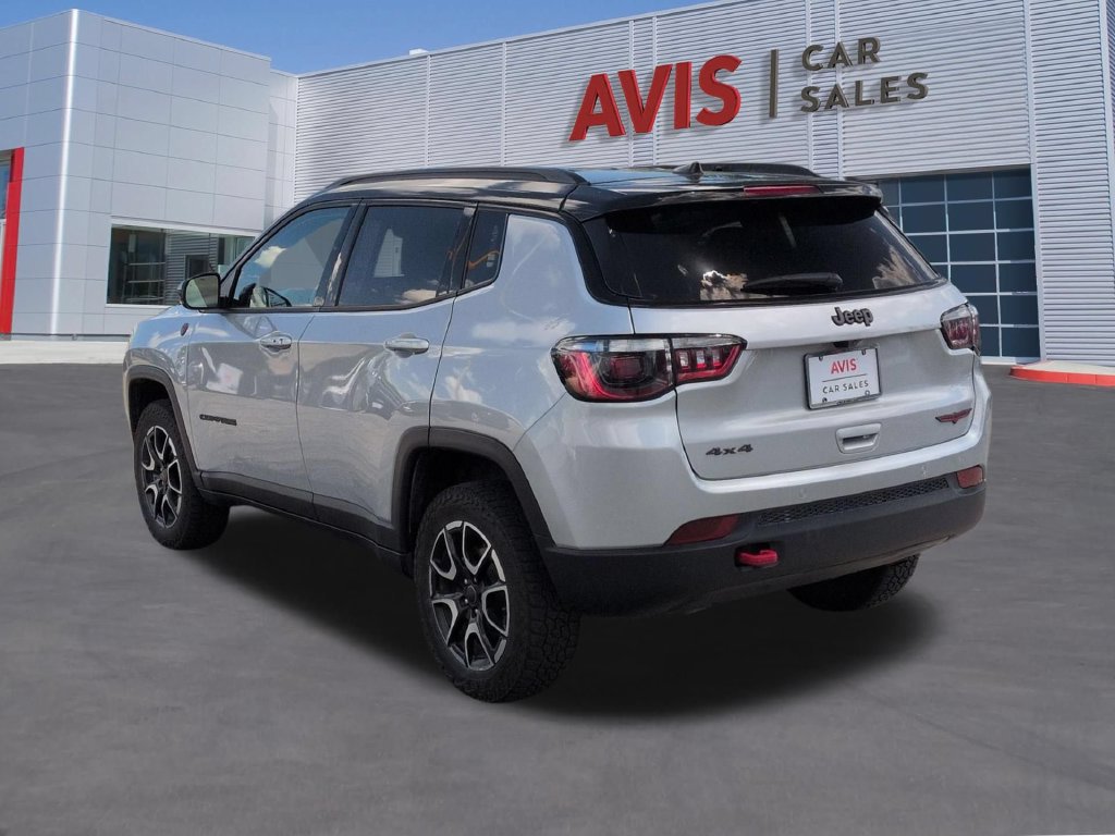 Used 2025 Jeep Compass Trailhawk AWD/4WD image 9