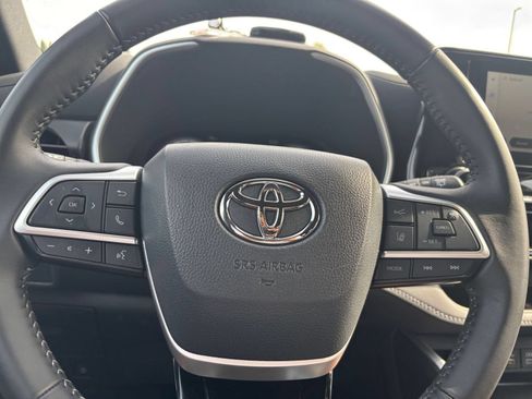 Used 2025 Toyota Highlander XSE AWD/4WD image 22