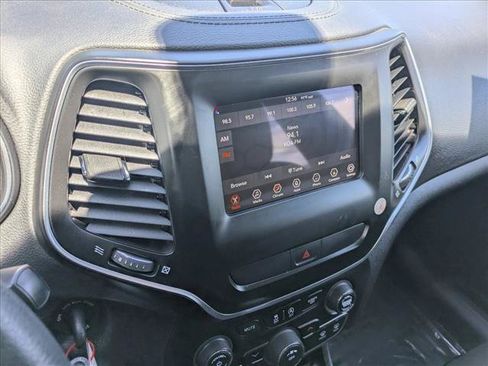 Used 2020 Jeep Cherokee Latitude AWD/4WD image 12