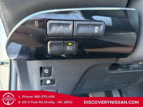 Used 2017 Toyota Prius Prime Premium image 19