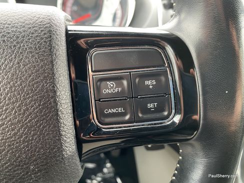 Used 2019 Dodge Grand Caravan SXT FWD image 32