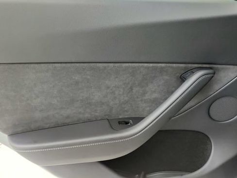 Used 2025 Tesla Model Y Long Range RWD image 44