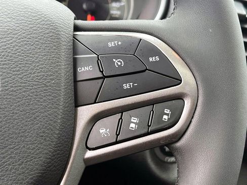 Used 2022 Jeep Cherokee Limited image 21