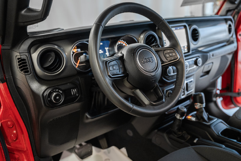 Certified 2023 Jeep Wrangler Sport AWD/4WD image 18
