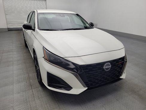 Used 2023 Nissan Altima 2.5 SR FWD image 14