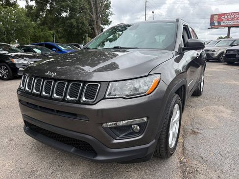 Used 2019 Jeep Compass Latitude FWD image 3