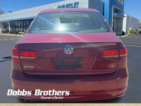 Used 2017 Volkswagen Jetta S image 4