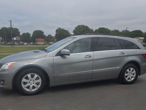 Used 2011 Mercedes-Benz R 350 4MATIC image 1