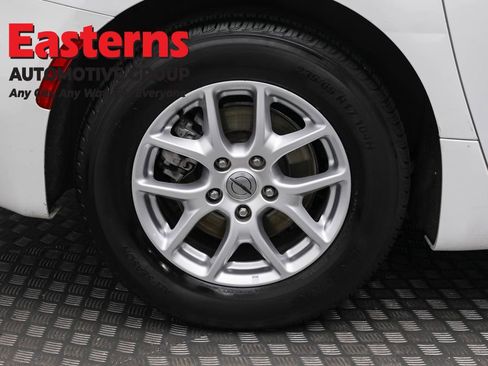 Used 2023 Chrysler Voyager LX image 30