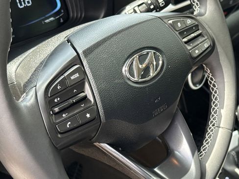 Certified 2025 Hyundai Venue Limited FWD image 29