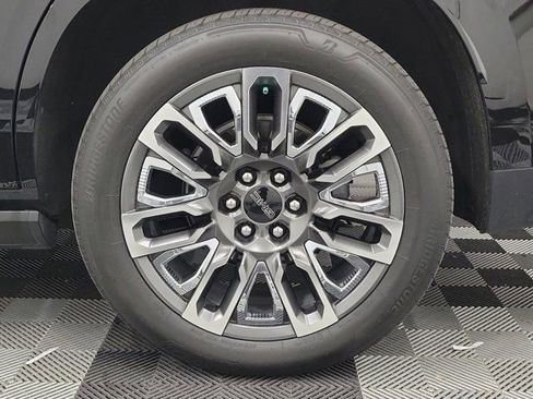 Used 2023 GMC Yukon Denali Ultimate AWD/4WD image 10