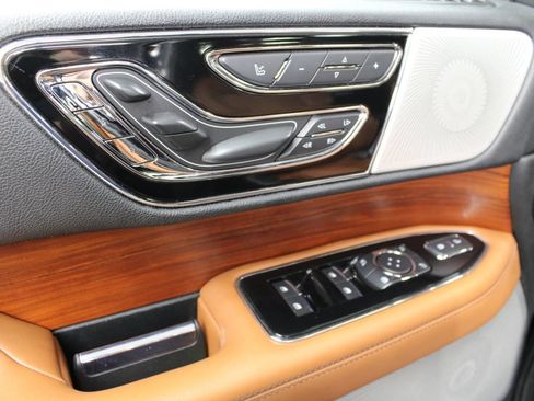 Used 2019 Lincoln Navigator Reserve AWD/4WD image 71