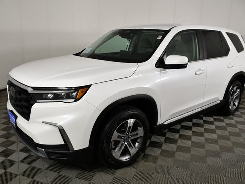 Used 2025 Honda Pilot EX-L image 10