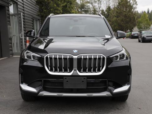 Used 2025 BMW X1 xDrive28i w/ Convenience Package AWD/4WD image 4