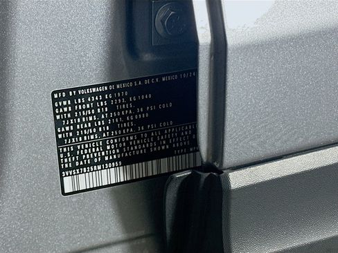 Used 2024 Volkswagen Taos SE image 12