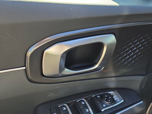 Certified 2025 Kia Sorento S image 20