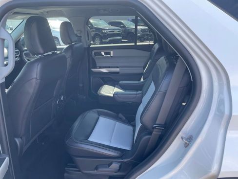 Used 2023 Ford Explorer XLT w/ Equipment Group 202A AWD/4WD image 14