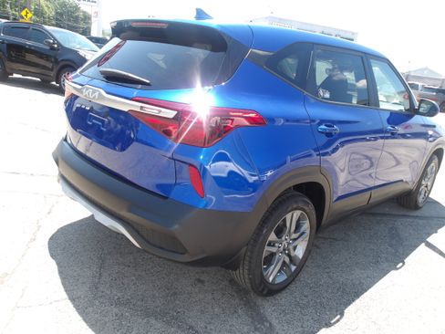 Used 2023 Kia Seltos LX AWD/4WD image 7