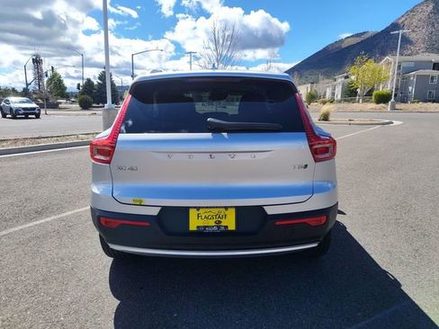 Used 2019 Volvo XC40 T5 Momentum image 4