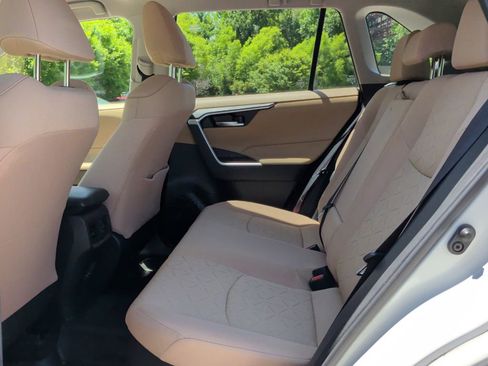 Used 2022 Toyota RAV4 XLE AWD/4WD image 25