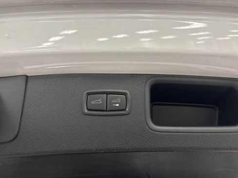 Used 2024 Porsche Macan AWD/4WD image 13