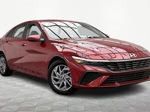 Used 2024 Hyundai Elantra SEL image 12