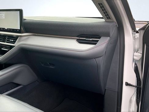 Used 2026 Ford Explorer Active w/ Active Comfort Package RWD image 27