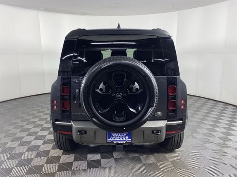Used 2023 Land Rover Defender 90 X-Dynamic SE image 10