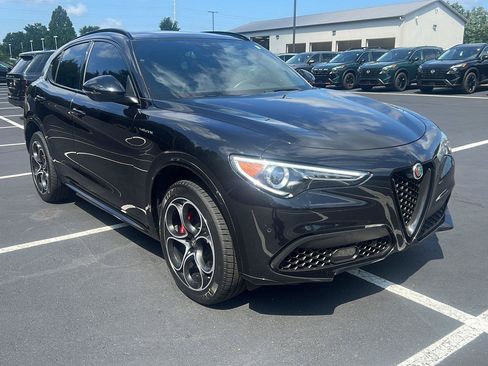 Used 2022 Alfa Romeo Stelvio Veloce AWD/4WD image 7