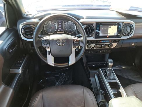 Used 2016 Toyota Tacoma Limited image 10