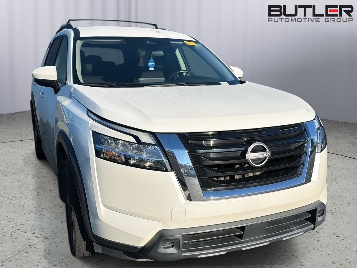 Used 2022 Nissan Pathfinder SV FWD image 5