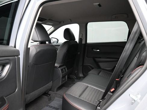 Used 2025 Nissan Rogue SV AWD/4WD image 24
