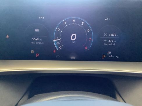 Used 2025 Volkswagen Tiguan SE R-Line AWD/4WD image 10