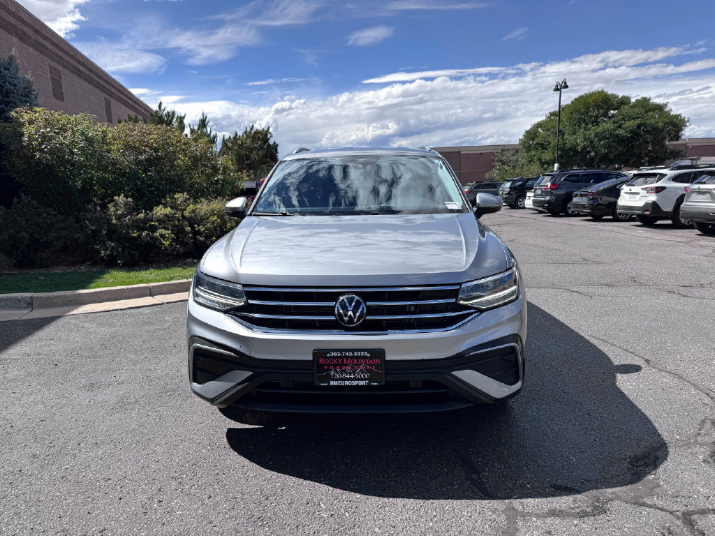 Used 2024 Volkswagen Tiguan SE AWD/4WD image 3
