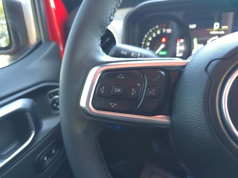 Used 2025 Jeep Wrangler Unlimited Sahara AWD/4WD image 20