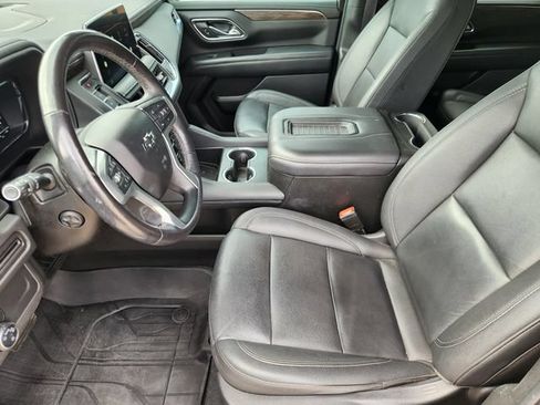 Used 2022 Chevrolet Suburban Z71 w/ Luxury Package AWD/4WD image 12