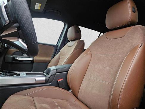 New 2026 Mercedes-Benz GLB 250 image 4